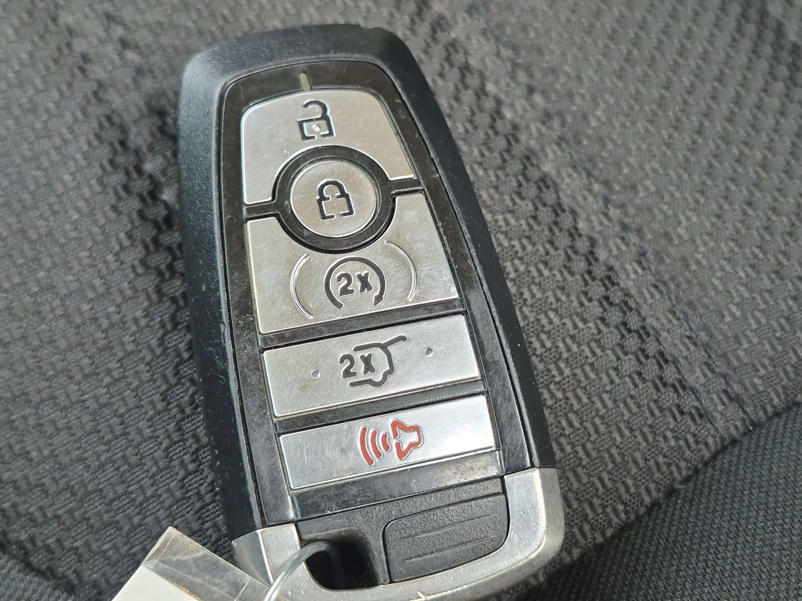 Used 2020 Ford Fusion SE FWD image 31