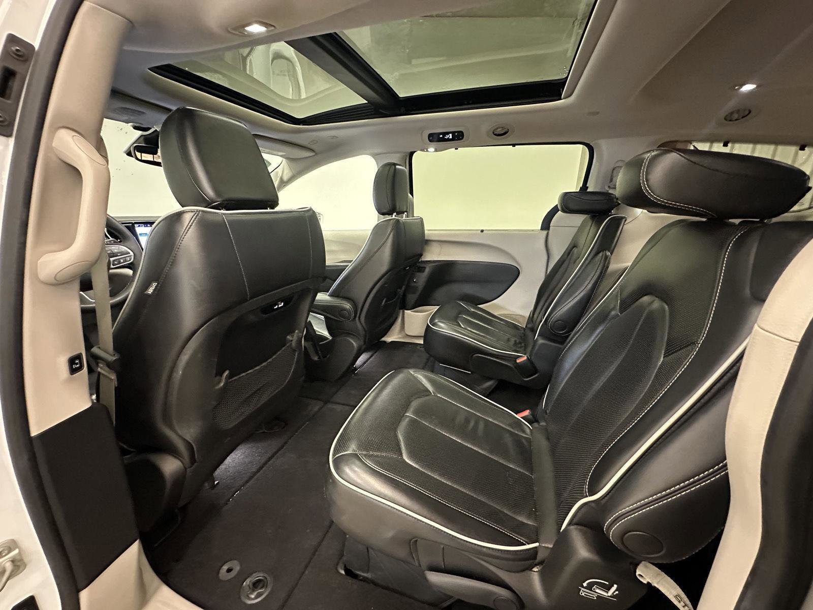 Used 2022 Chrysler Pacifica Limited image 23