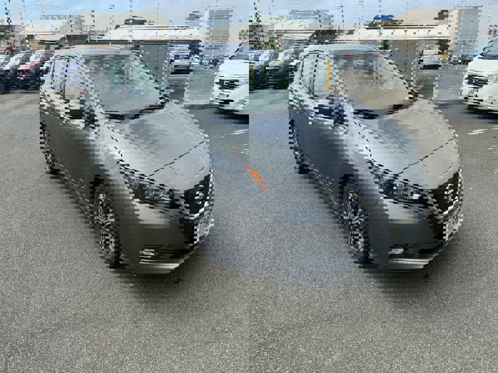 Used 2018 Nissan Leaf SV image 2