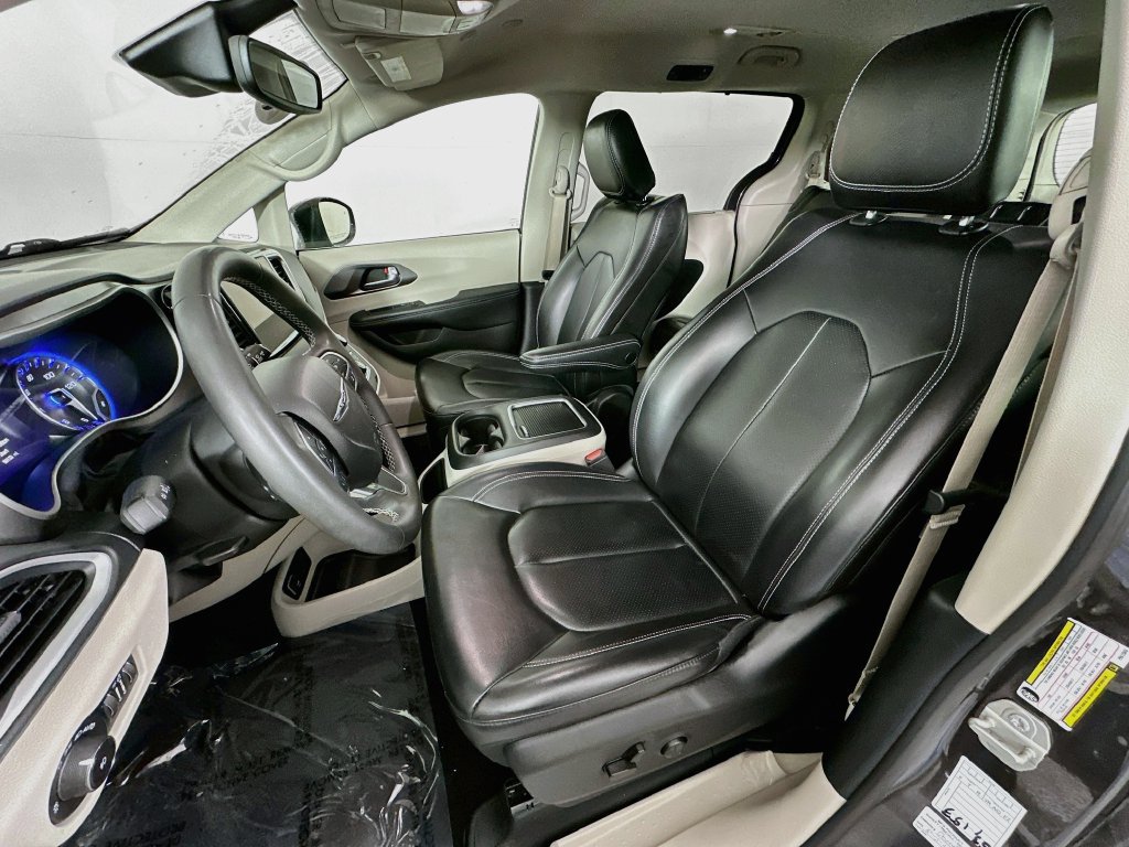 Certified 2023 Chrysler Pacifica Touring-L FWD image 31