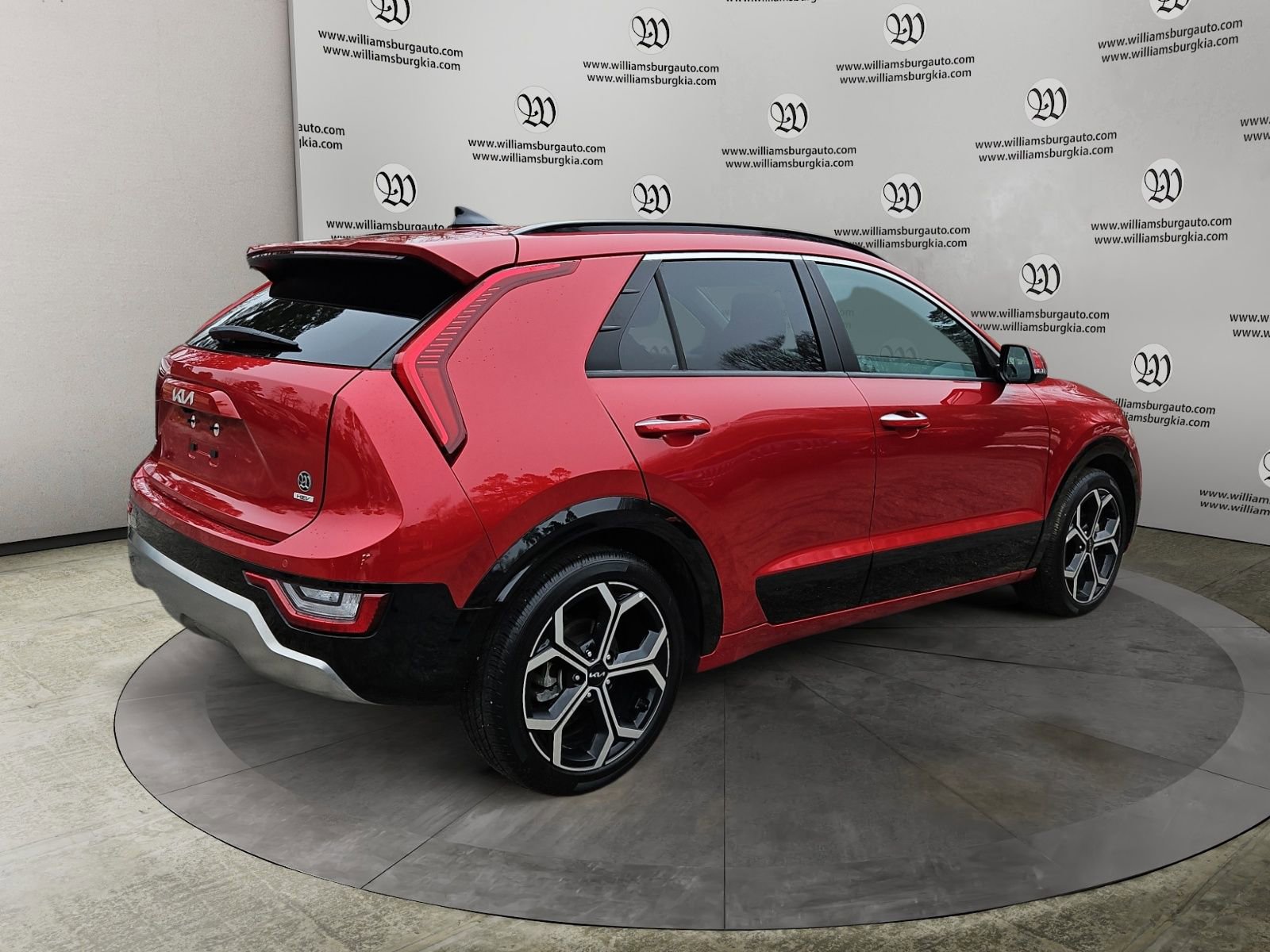 Used 2023 Kia Niro SX Touring image 5
