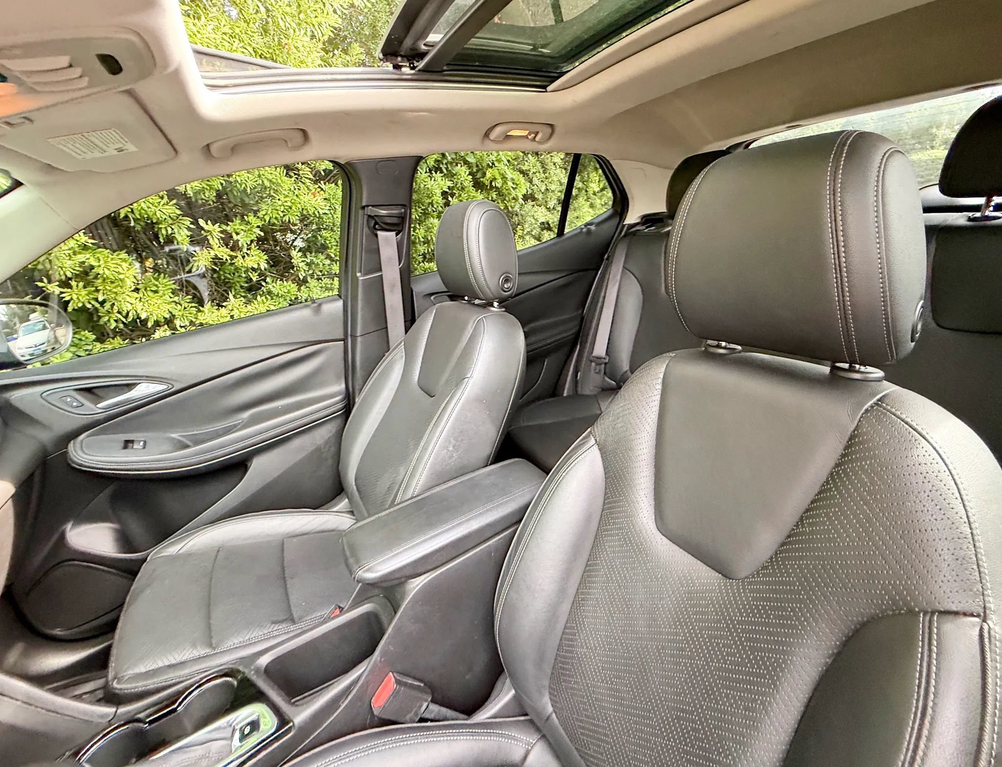 Used 2021 Buick Encore GX Essence w/ Experience Buick Package FWD image 20