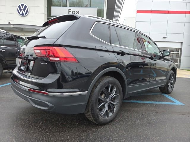 Used 2024 Volkswagen Tiguan SE w/ Panoramic Sunroof Package AWD/4WD image 8