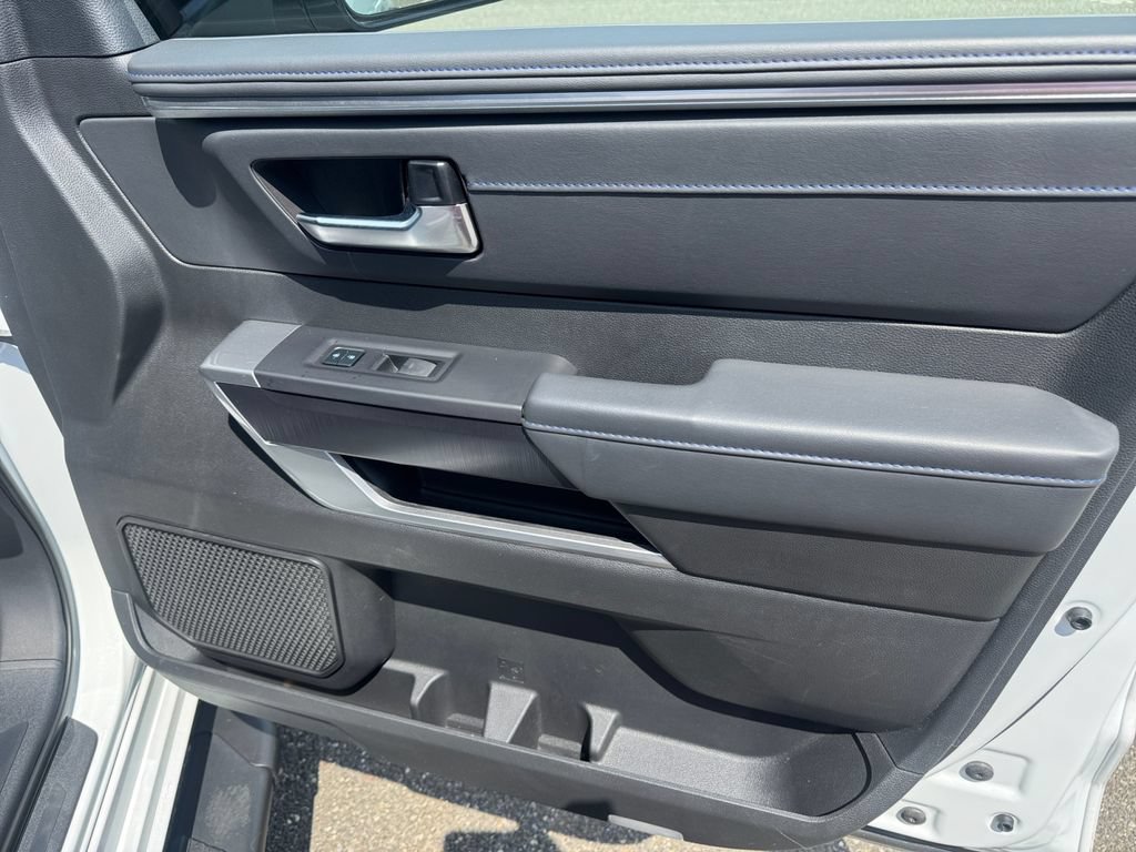 Used 2024 Toyota Tundra Platinum AWD/4WD image 17