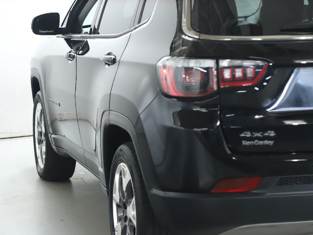Used 2018 Jeep Compass Limited w/ Safe & Security Group AWD/4WD image 39
