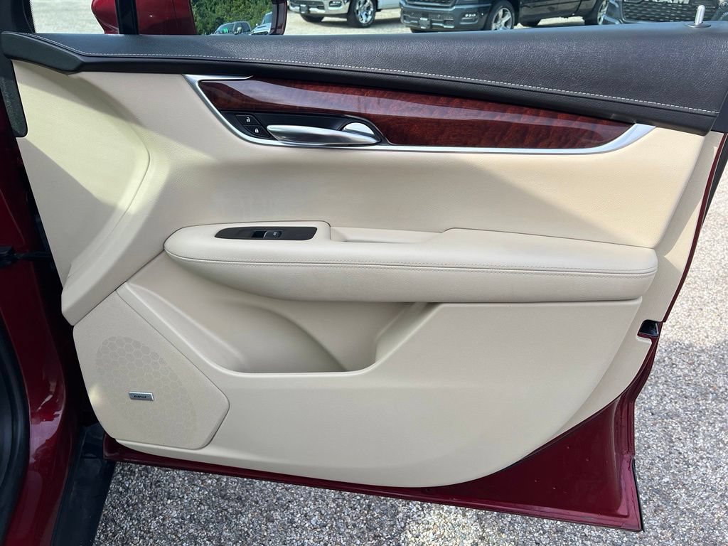 Used 2017 Cadillac XT5 Luxury w/ Driver Awareness Package FWD image 13