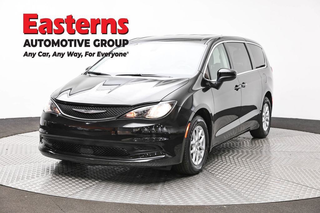 Used 2022 Chrysler Voyager LX image 1
