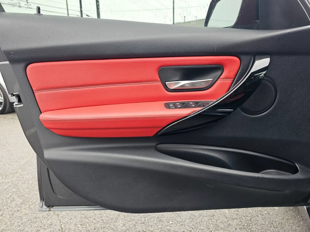 Used 2015 BMW 320i xDrive Sedan AWD/4WD image 21