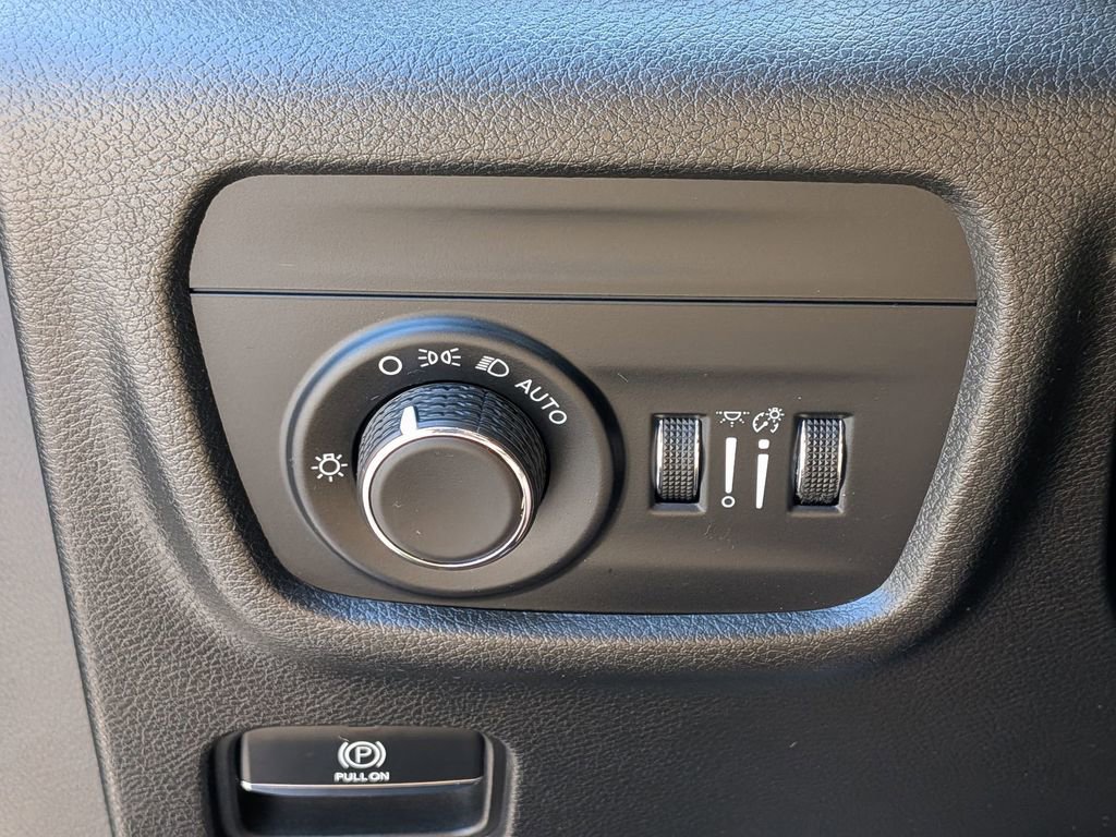 Used 2023 Jeep Grand Cherokee Altitude AWD/4WD image 15