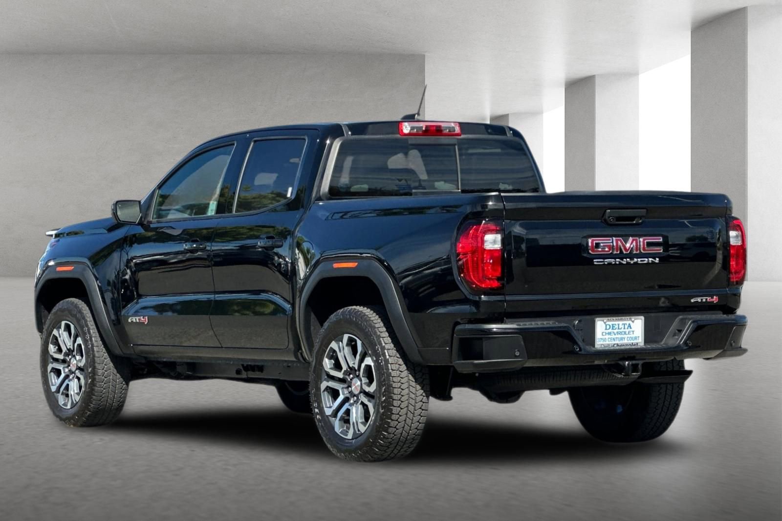 Used 2024 GMC Canyon AT4 w/ AT4 Premium Package image 6