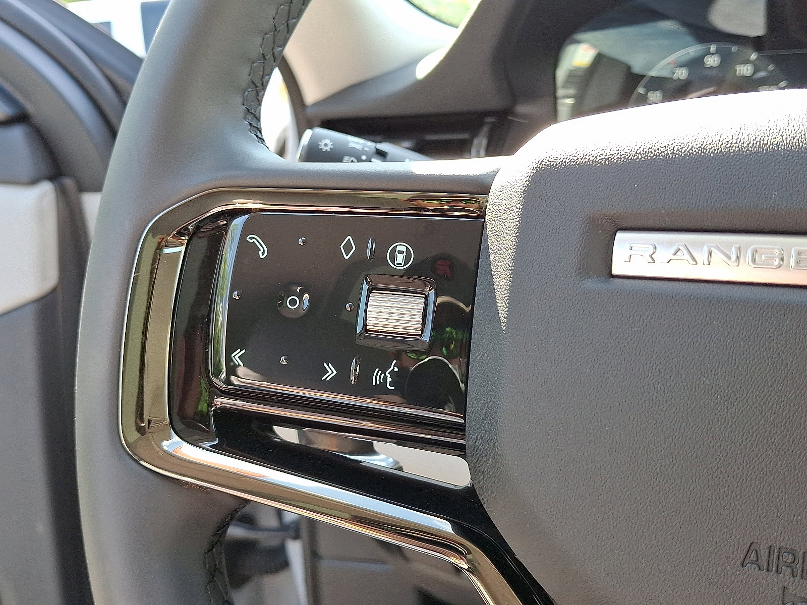 Certified 2024 Land Rover Range Rover Evoque S image 21