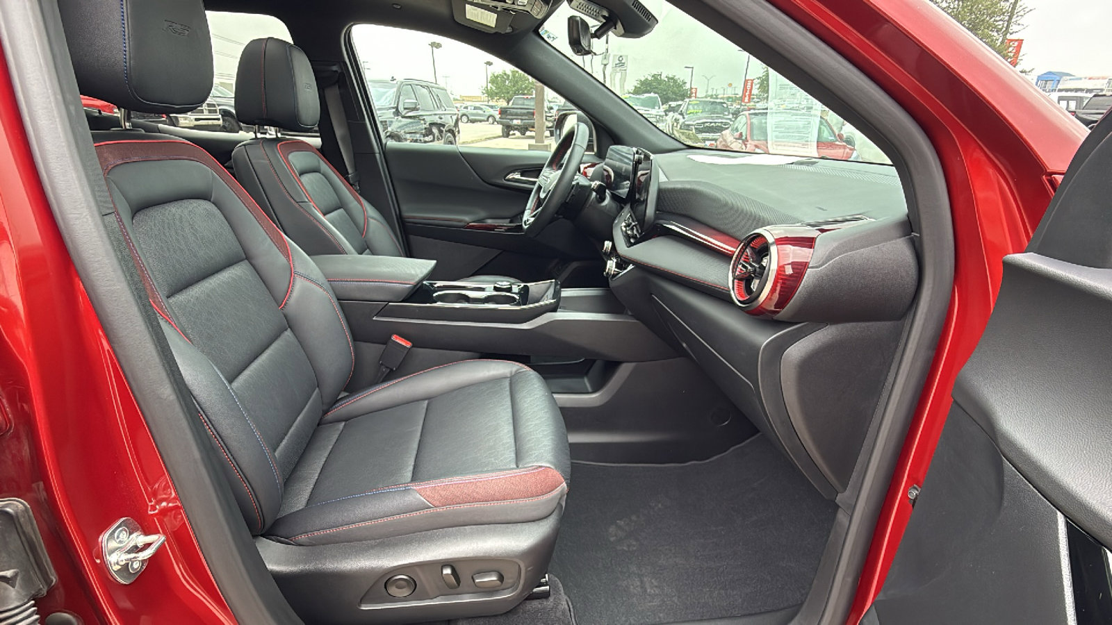 Used 2025 Chevrolet Equinox RS w/ Safety and Technology Package AWD/4WD image 31