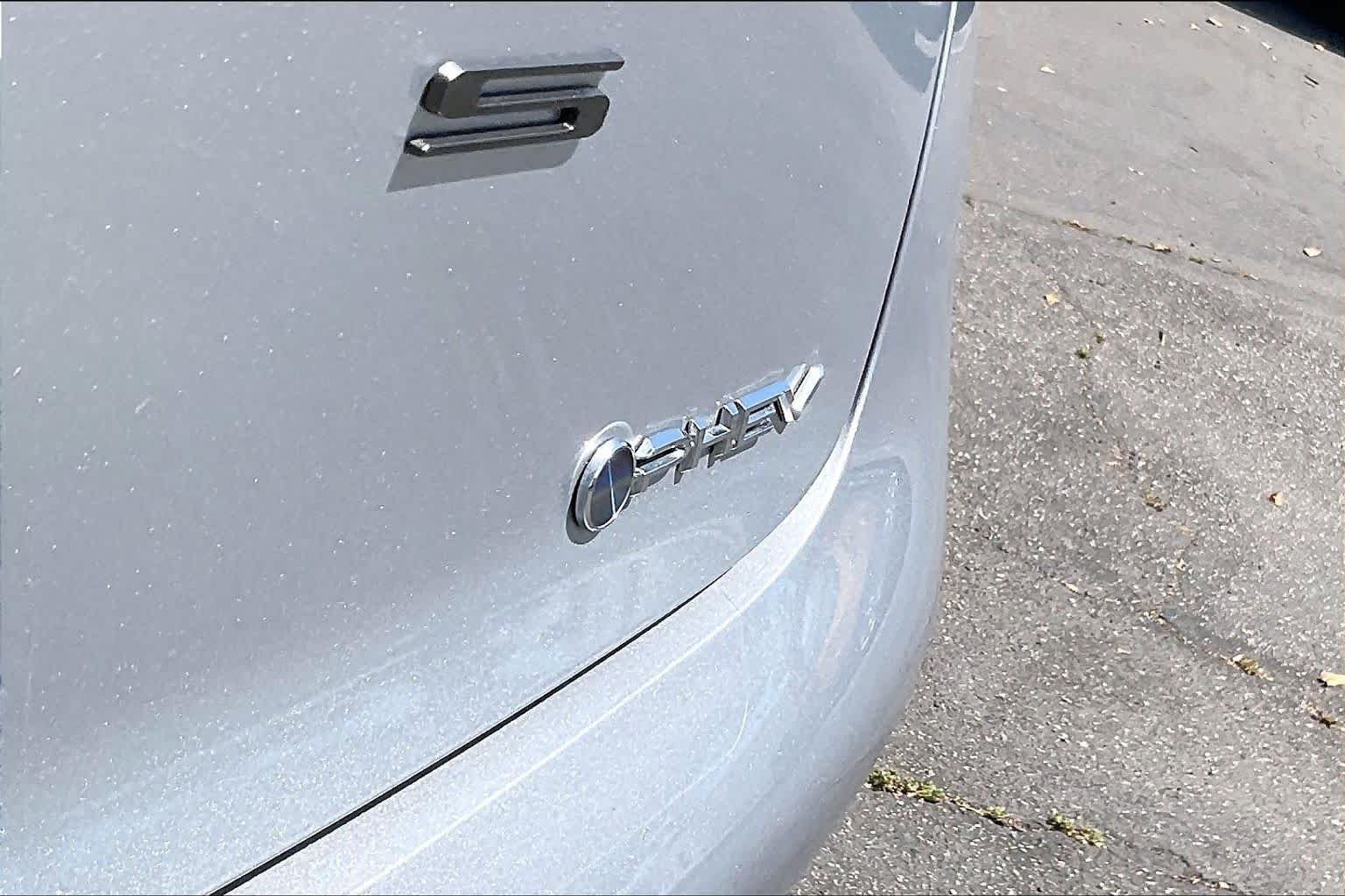 Certified 2026 Toyota Prius Plug-In Hybrid FWD image 9