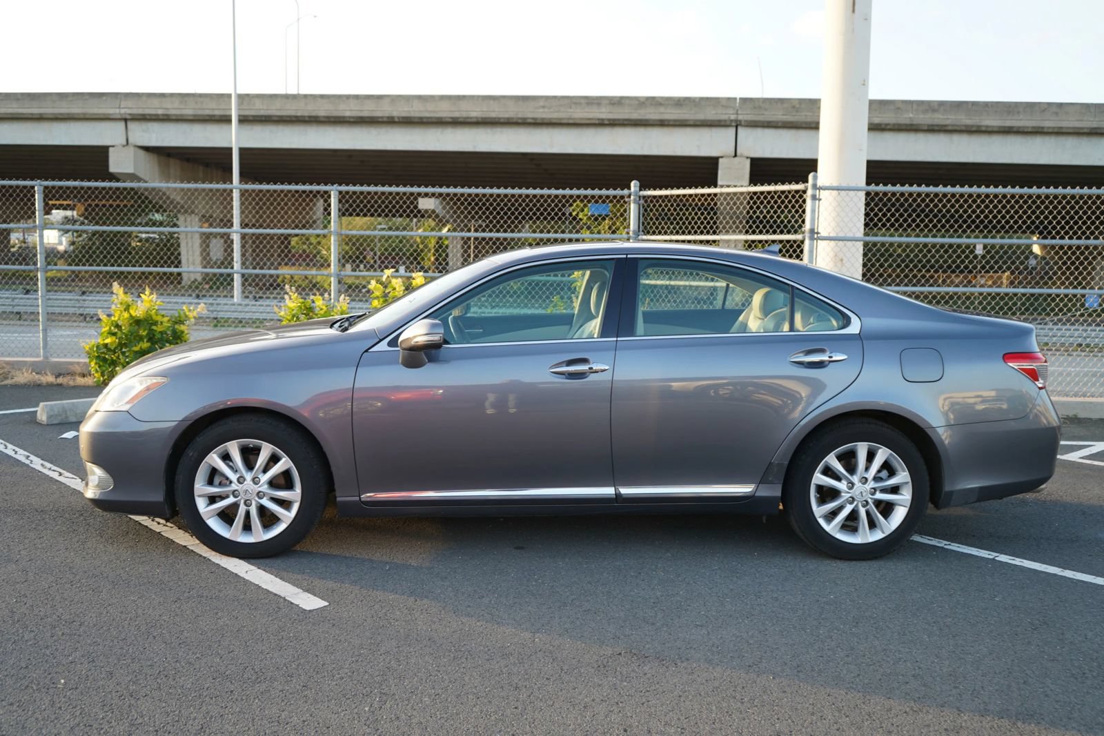 Used 2012 Lexus ES 350 FWD image 2