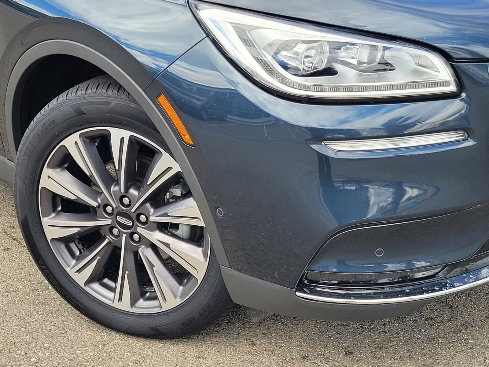 Used 2021 Lincoln Corsair Reserve w/ Equipment Group 201A image 9