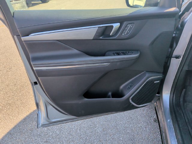 Used 2025 Buick Enclave Preferred w/ Power Package FWD image 9