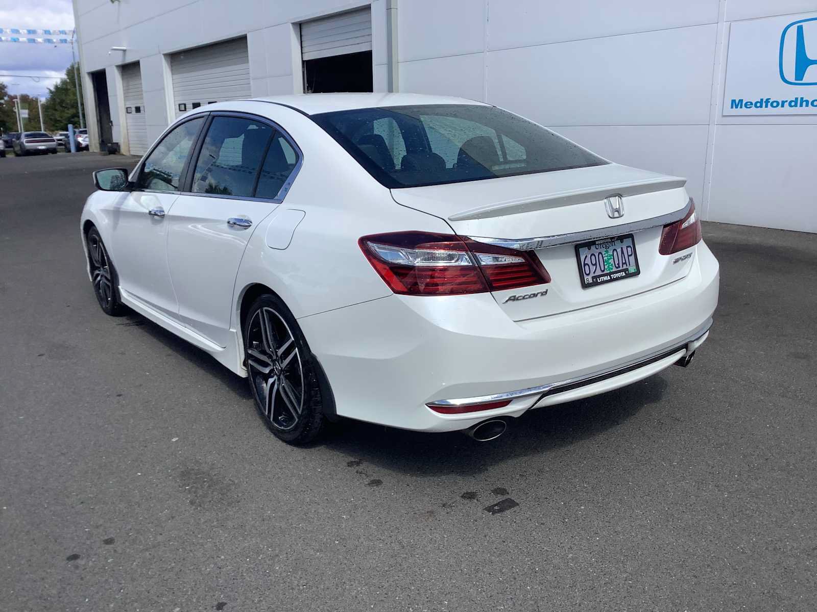 Used 2016 Honda Accord Sport image 3