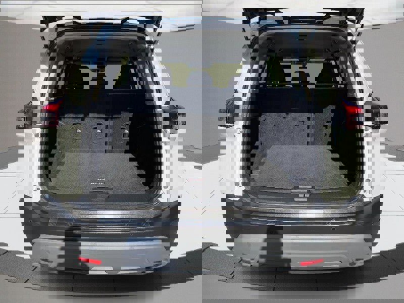 Used 2023 Nissan Rogue SV image 4