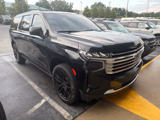 Used 2024 Chevrolet Suburban High Country w/ Premium Package 2 AWD/4WD image 4
