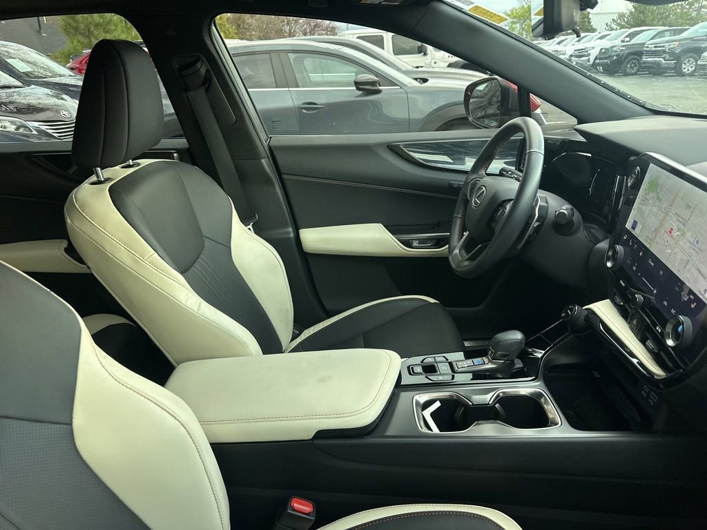 Used 2023 Lexus NX 350h AWD image 3