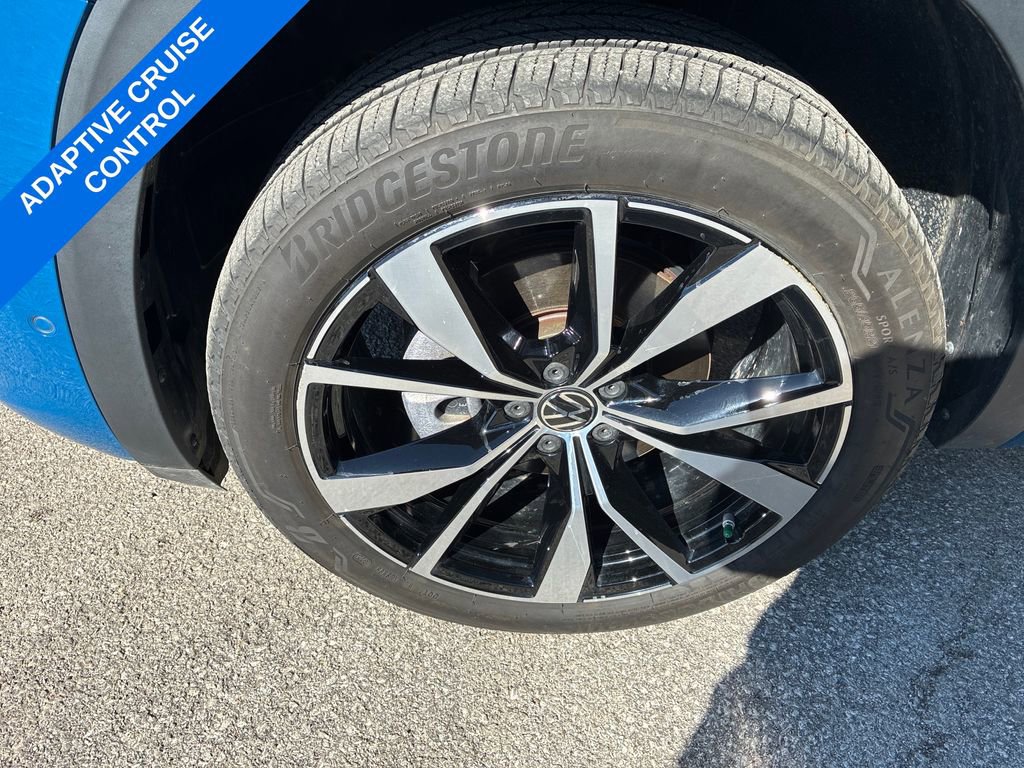 Used 2025 Volkswagen Atlas SEL Premium R-Line AWD/4WD image 9