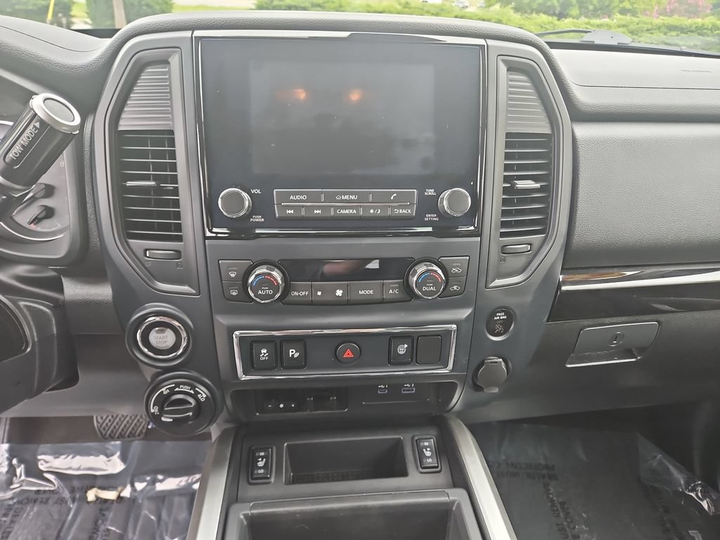 Used 2024 Nissan Titan SV w/ SV Convenience Package AWD/4WD image 19