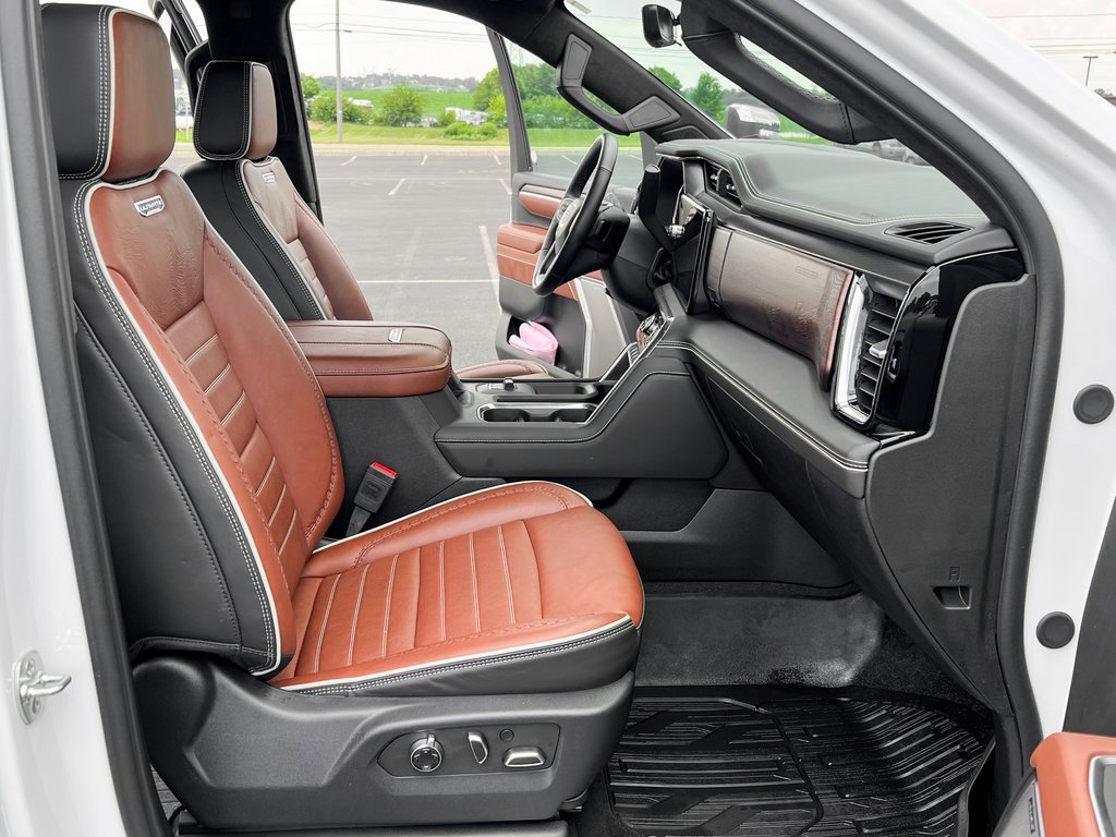 Used 2025 GMC Sierra 3500 Denali Ultimate image 25