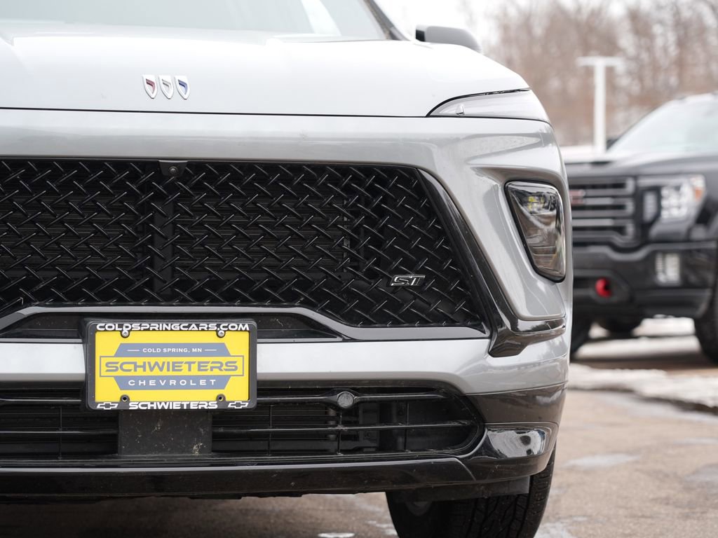 Used 2025 Buick Enclave Sport Touring image 9