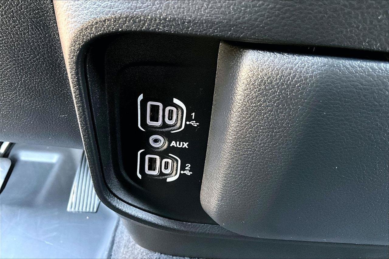 Used 2025 RAM 1500 Warlock AWD/4WD image 17