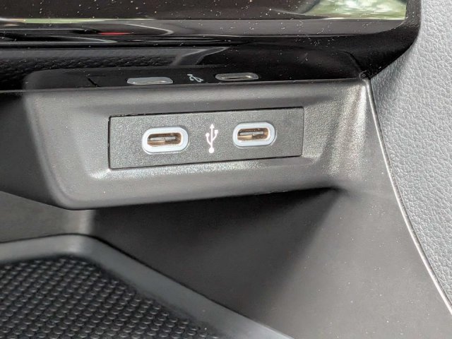 Certified 2025 Volkswagen Jetta Sport FWD image 22