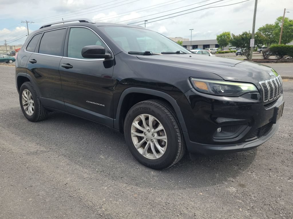 Used 2019 Jeep Cherokee Latitude w/ Popular Appearance Group AWD/4WD image 2