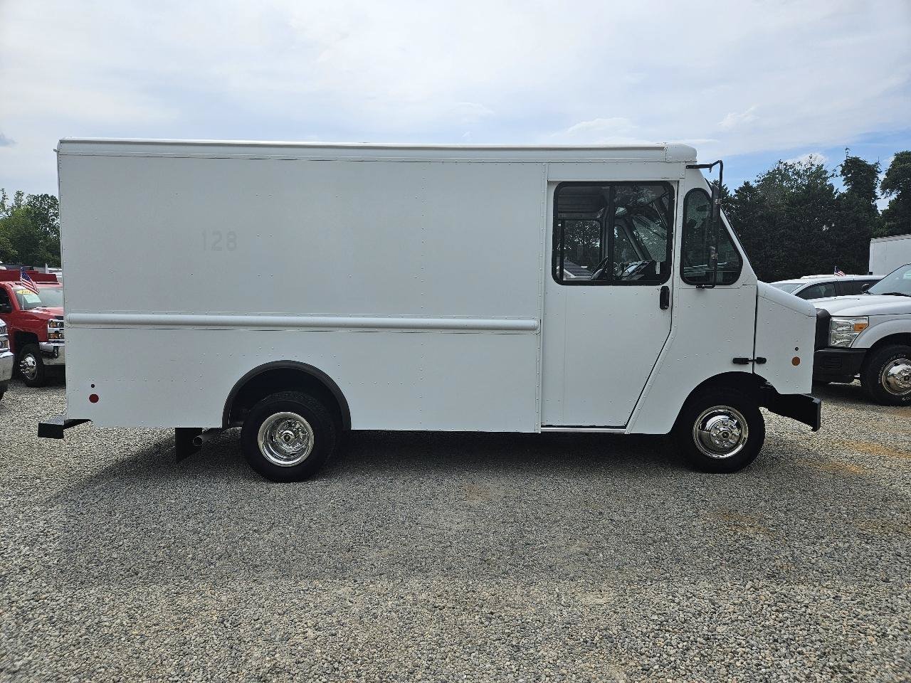Used 2015 Ford E-350 and Econoline 350 Super Duty w/ A/C Prep Package RWD image 6