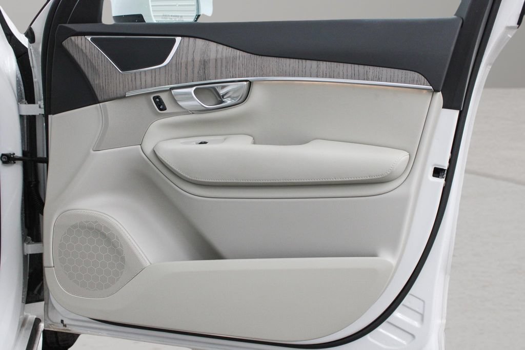 Certified 2024 Volvo XC90 B6 Plus w/ Protection Package Premier AWD/4WD image 23