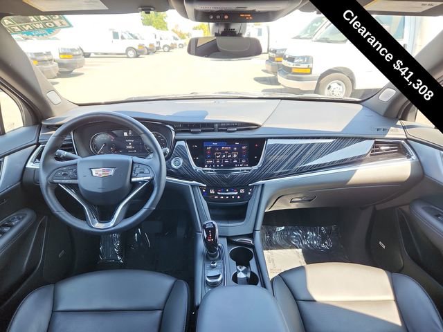 Used 2025 Cadillac XT6 Premium Luxury image 36