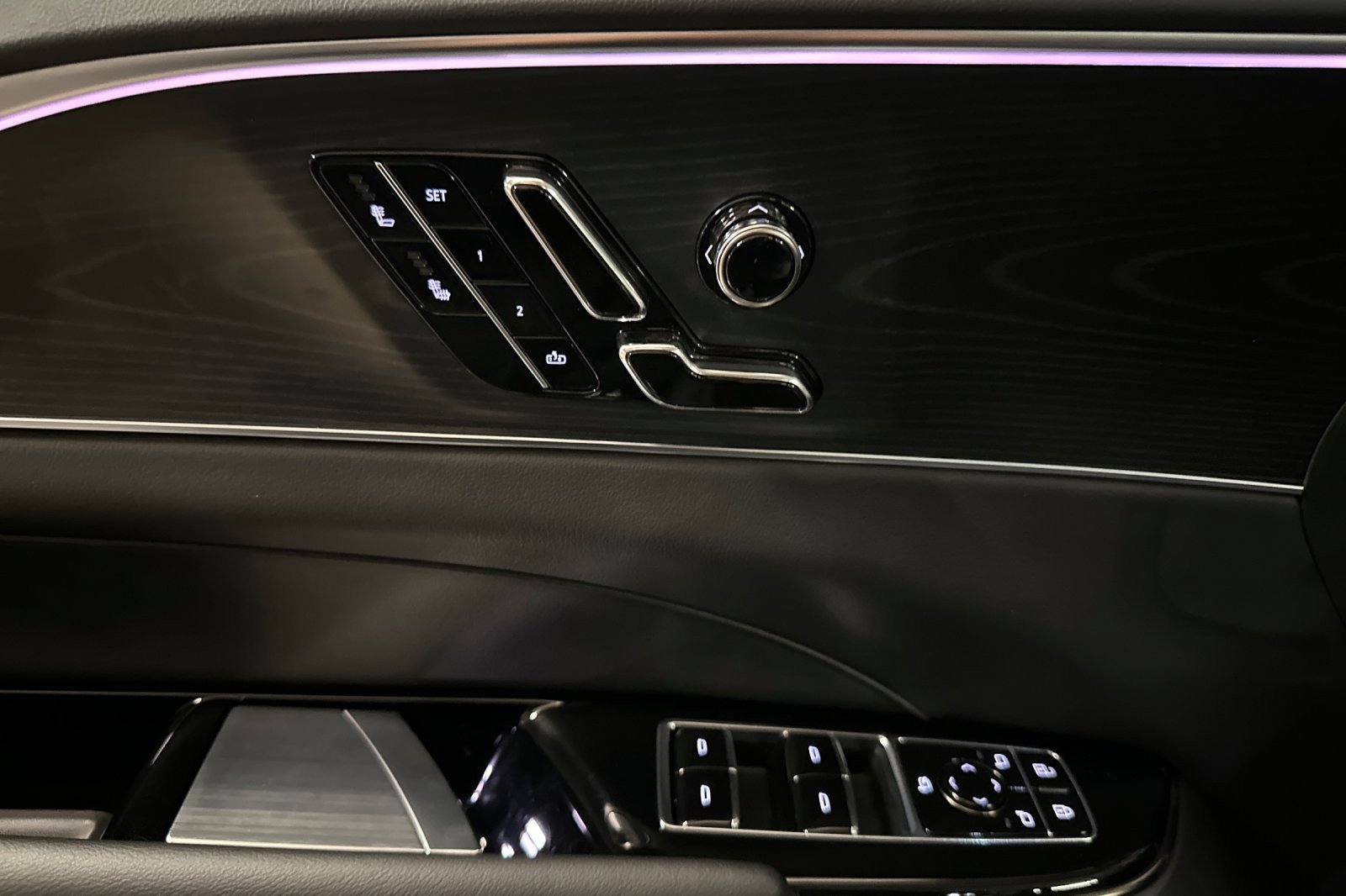 Used 2025 Cadillac Lyriq Luxury AWD/4WD image 10