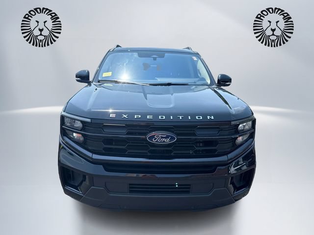 Used 2025 Ford Expedition Active AWD/4WD image 2