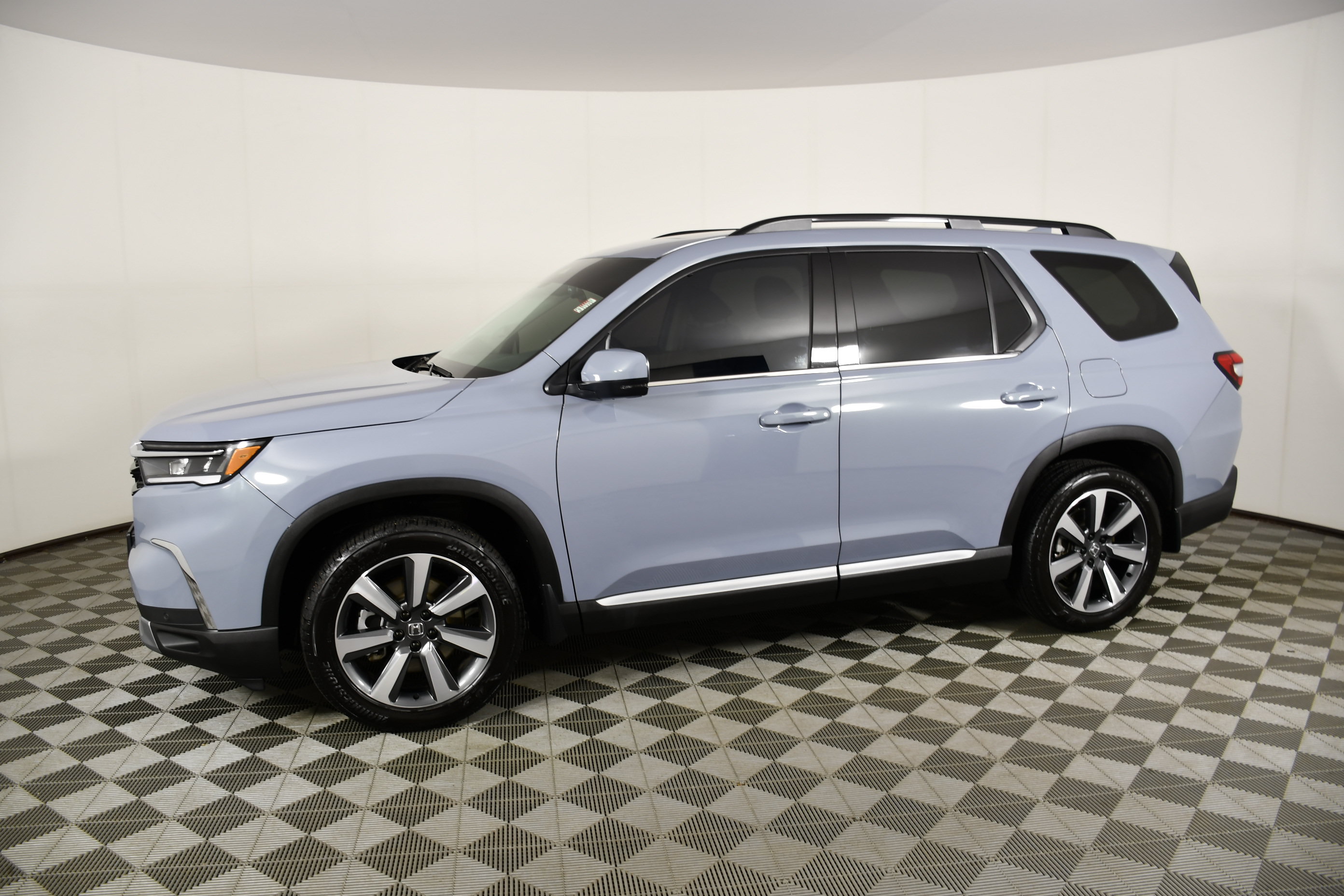 Used 2025 Honda Pilot Touring image 9