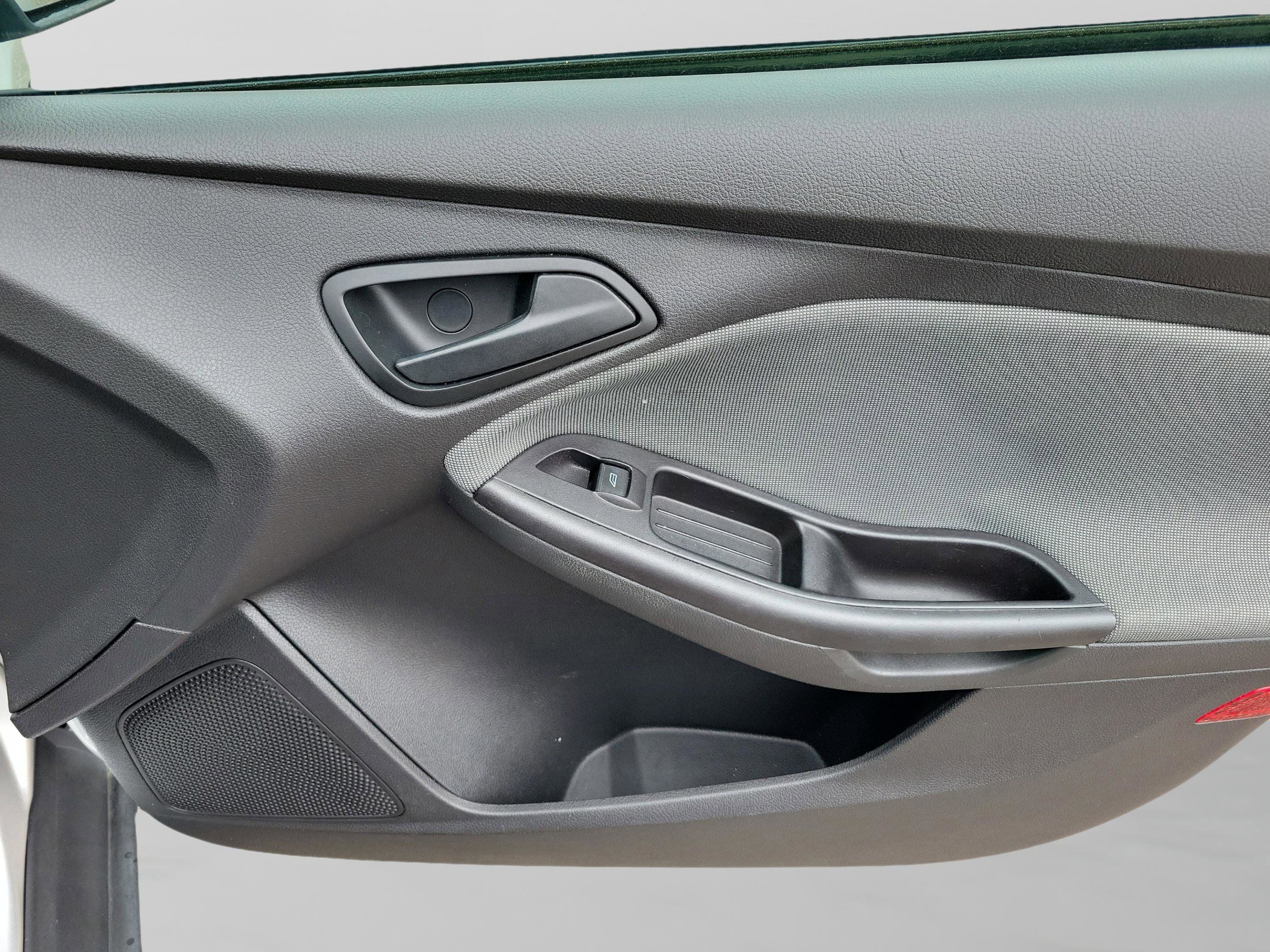 Used 2012 Ford Focus SE FWD image 19