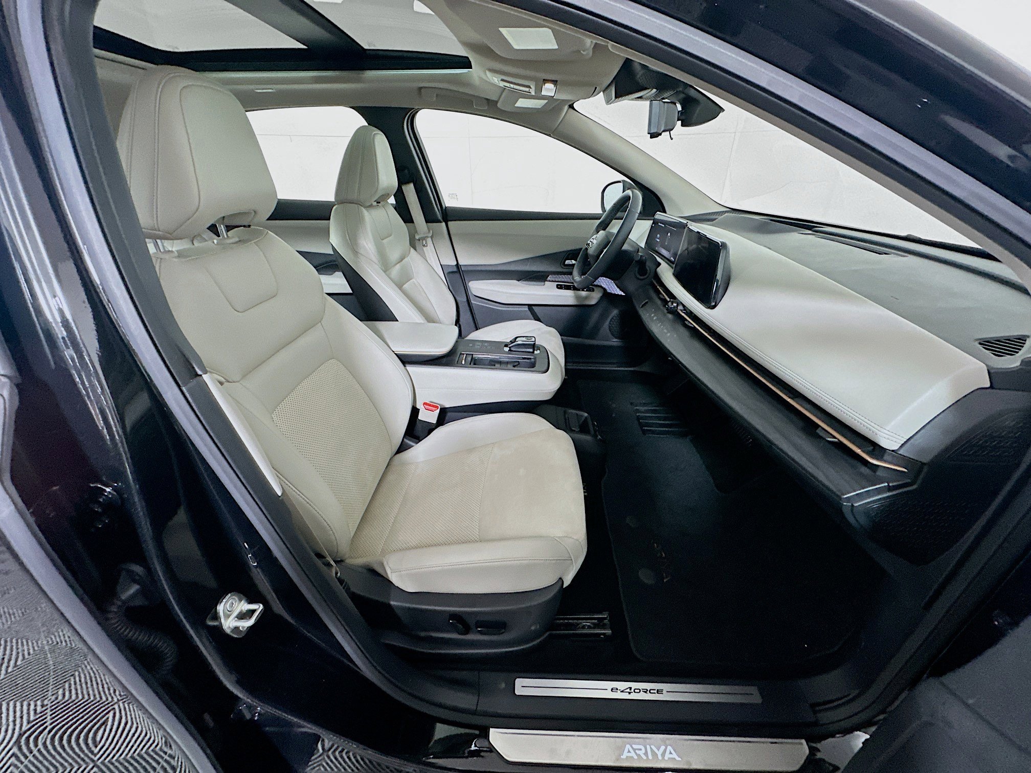 Used 2024 Nissan Ariya AWD image 33