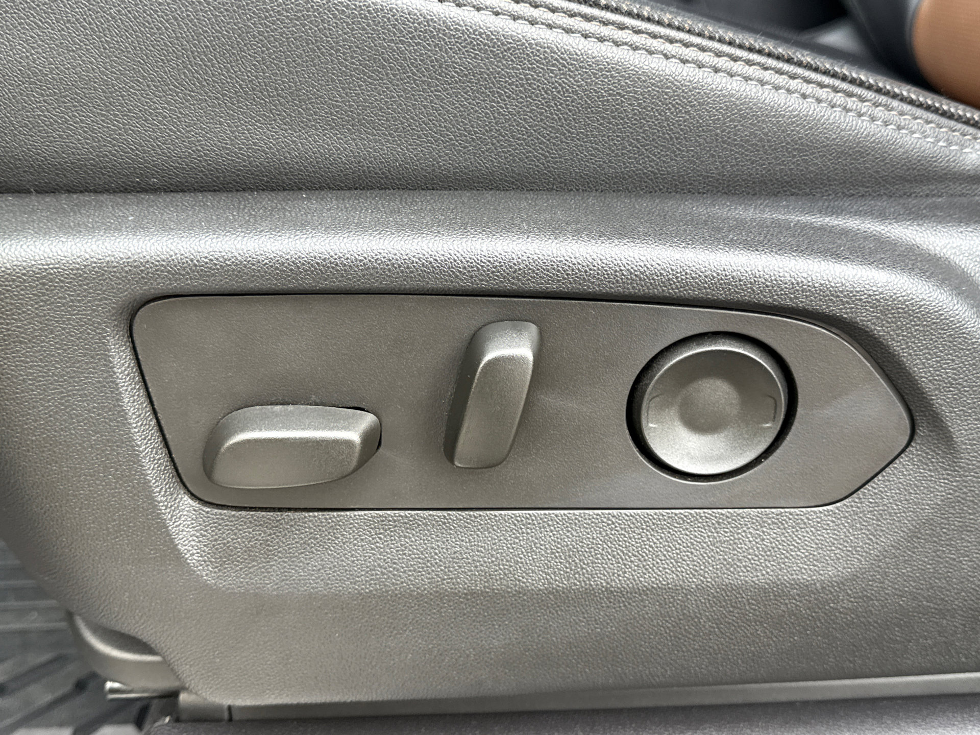 Used 2025 Chevrolet Silverado 3500 High Country w/ High Country Premium Package image 23