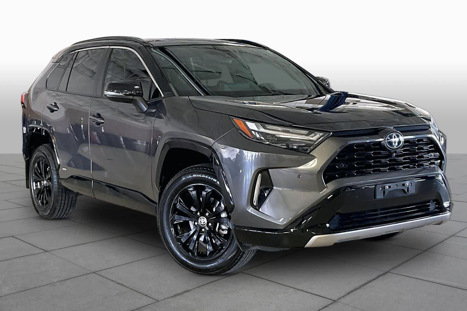 Used 2022 Toyota RAV4 XSE AWD/4WD image 2