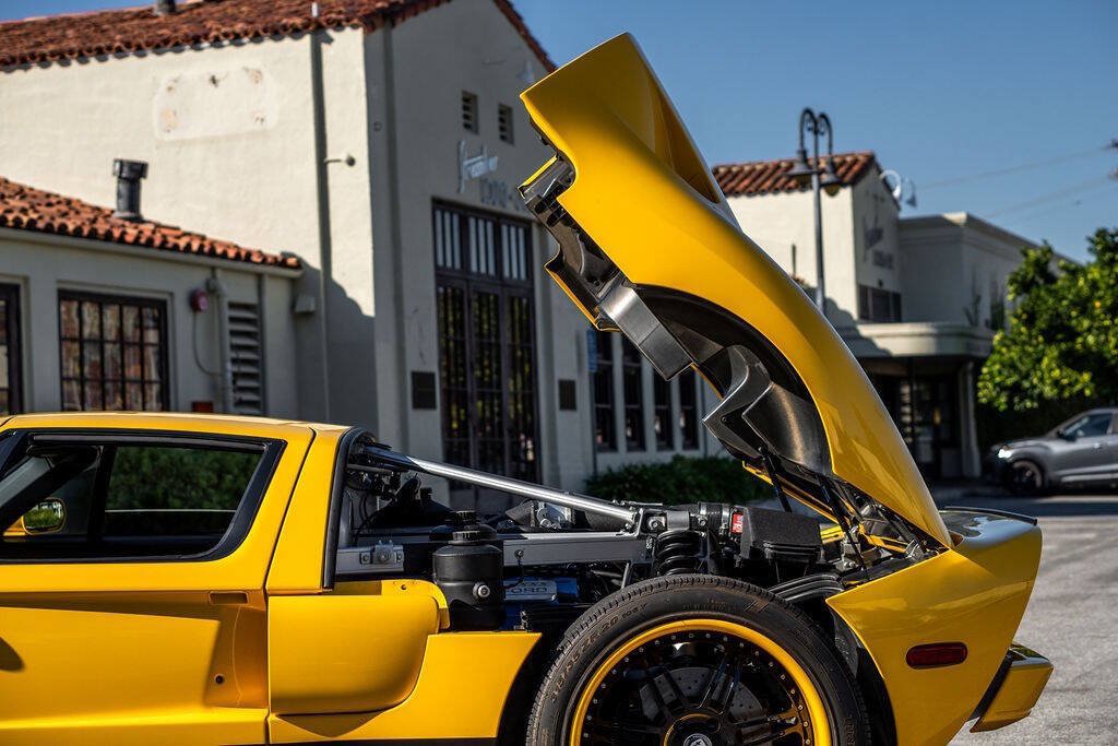 Used 2006 Ford GT RWD image 76