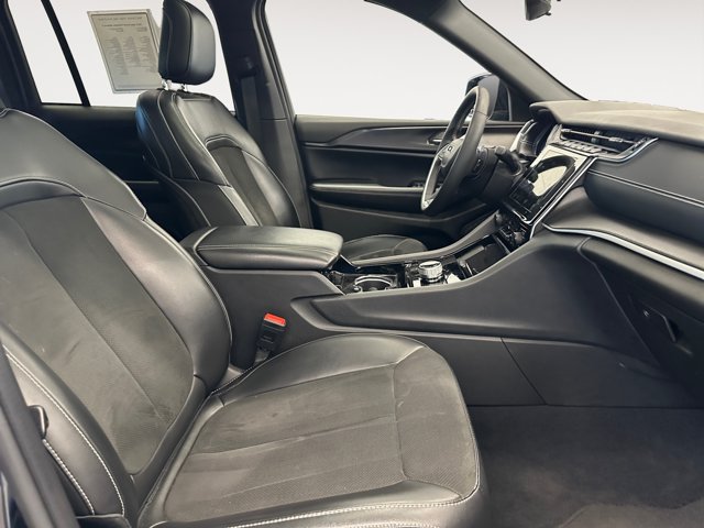 Used 2023 Jeep Grand Cherokee Altitude AWD/4WD image 15