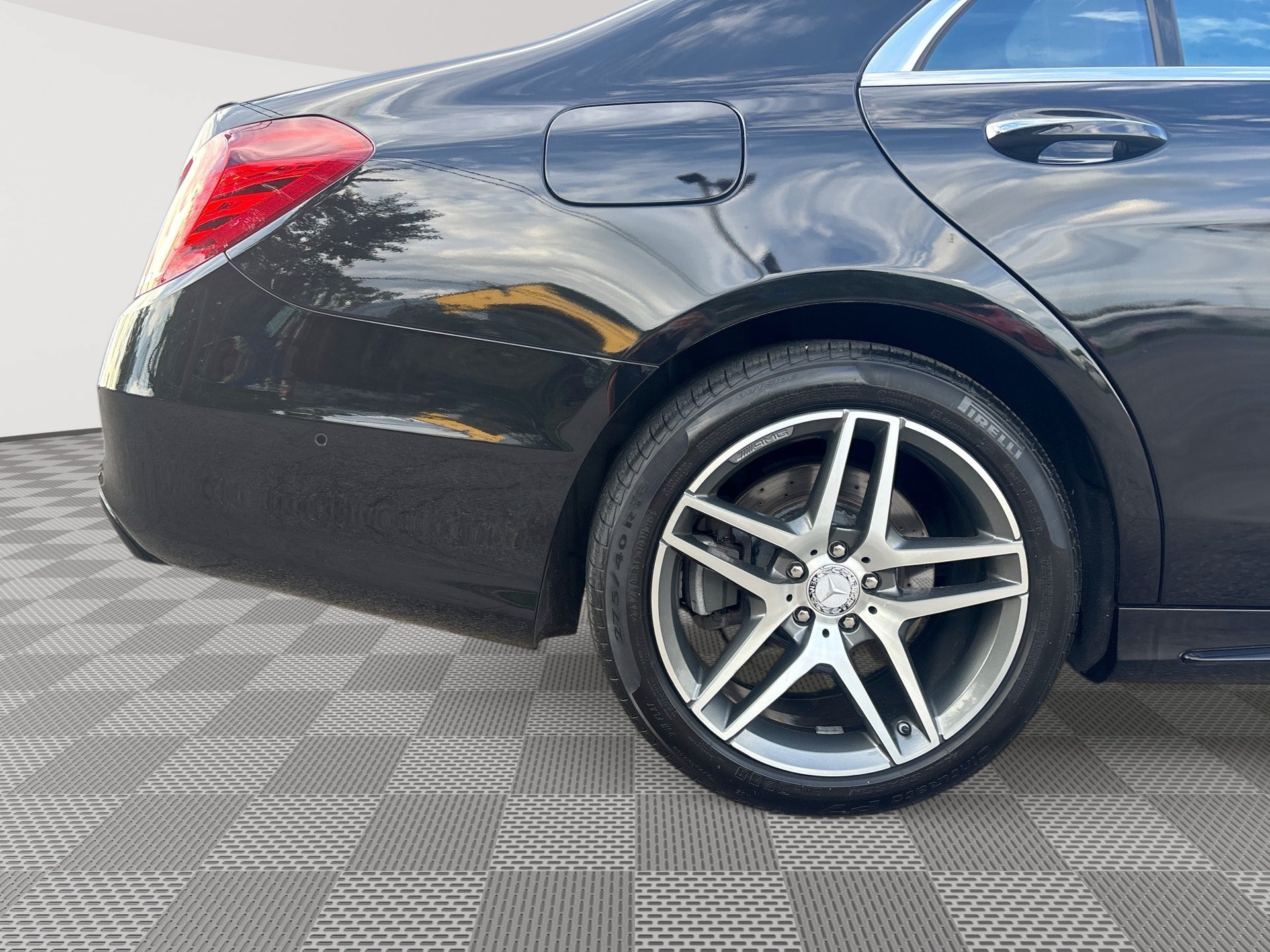 Used 2015 Mercedes-Benz S 550 4MATIC Sedan w/ Sport Package image 30