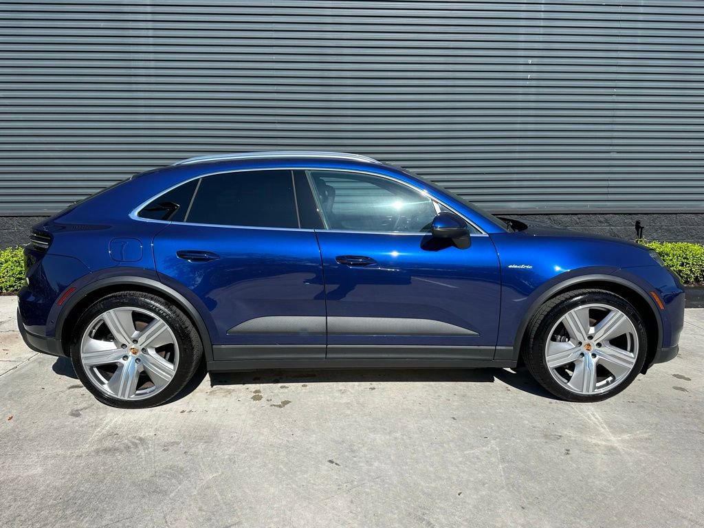 Used 2024 Porsche Macan 4 Electric image 10