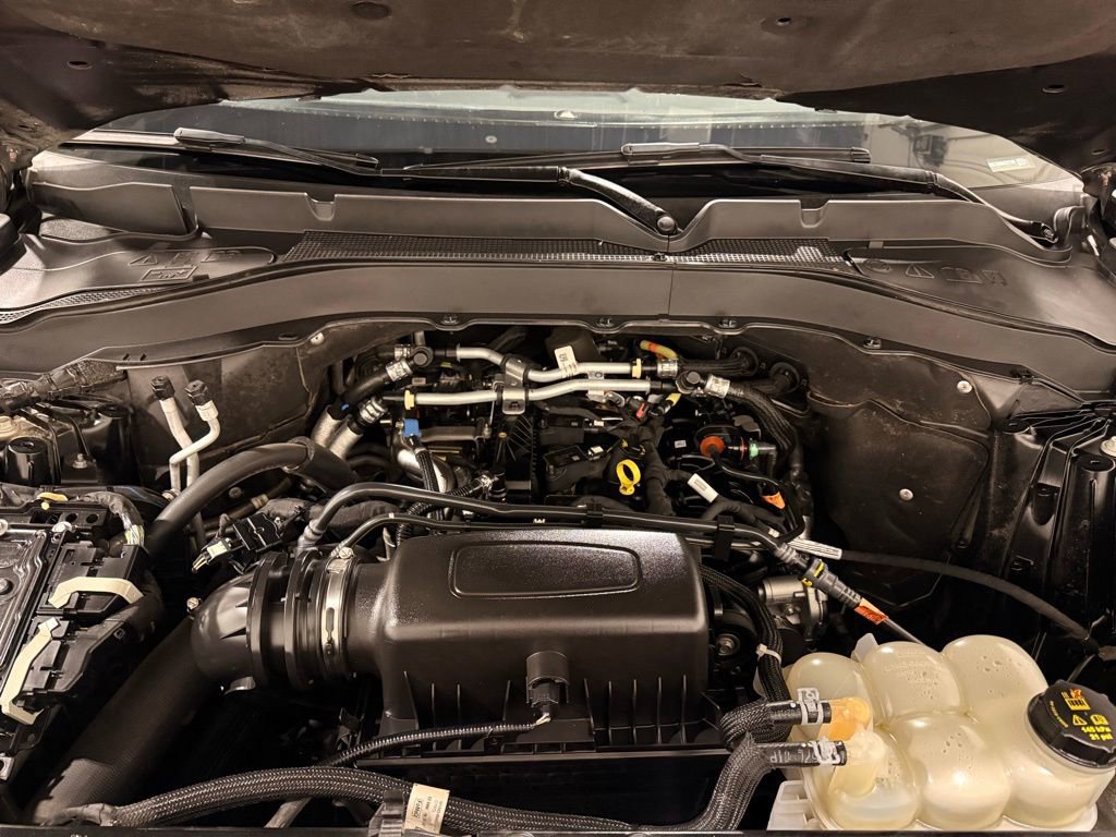 Used 2022 Ford Explorer XLT image 11