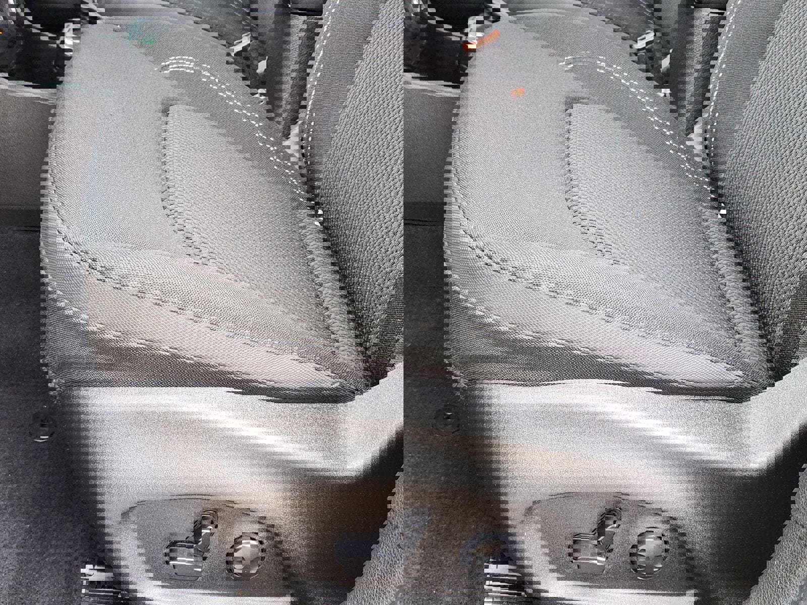 Used 2023 Jeep Renegade Latitude w/ Sun/Sound Group AWD/4WD image 33