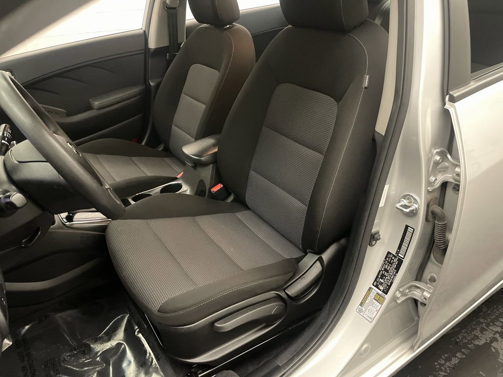 Used 2017 Kia Forte LX image 10