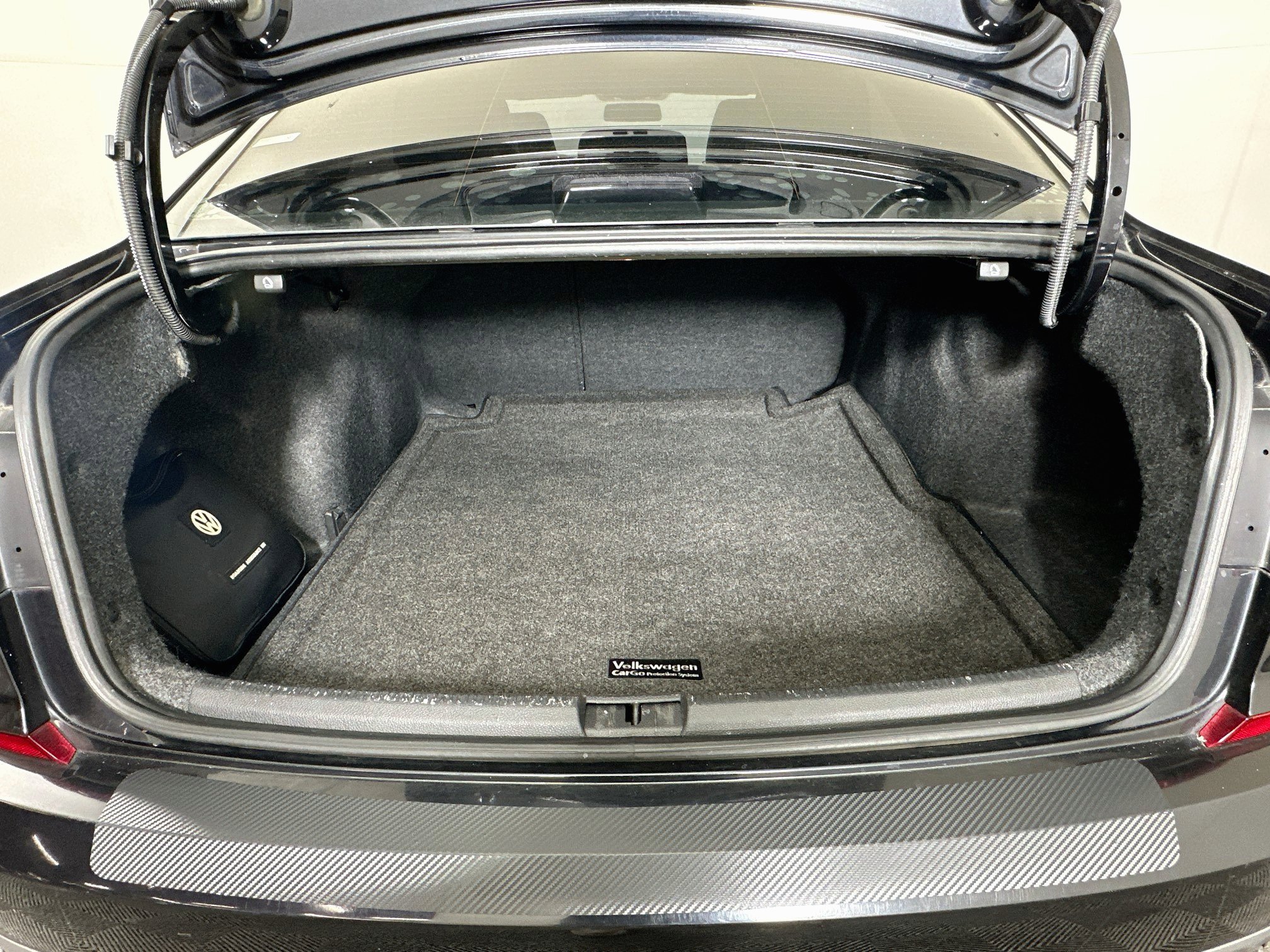 Used 2018 Volkswagen Passat 2.0T SE FWD image 29