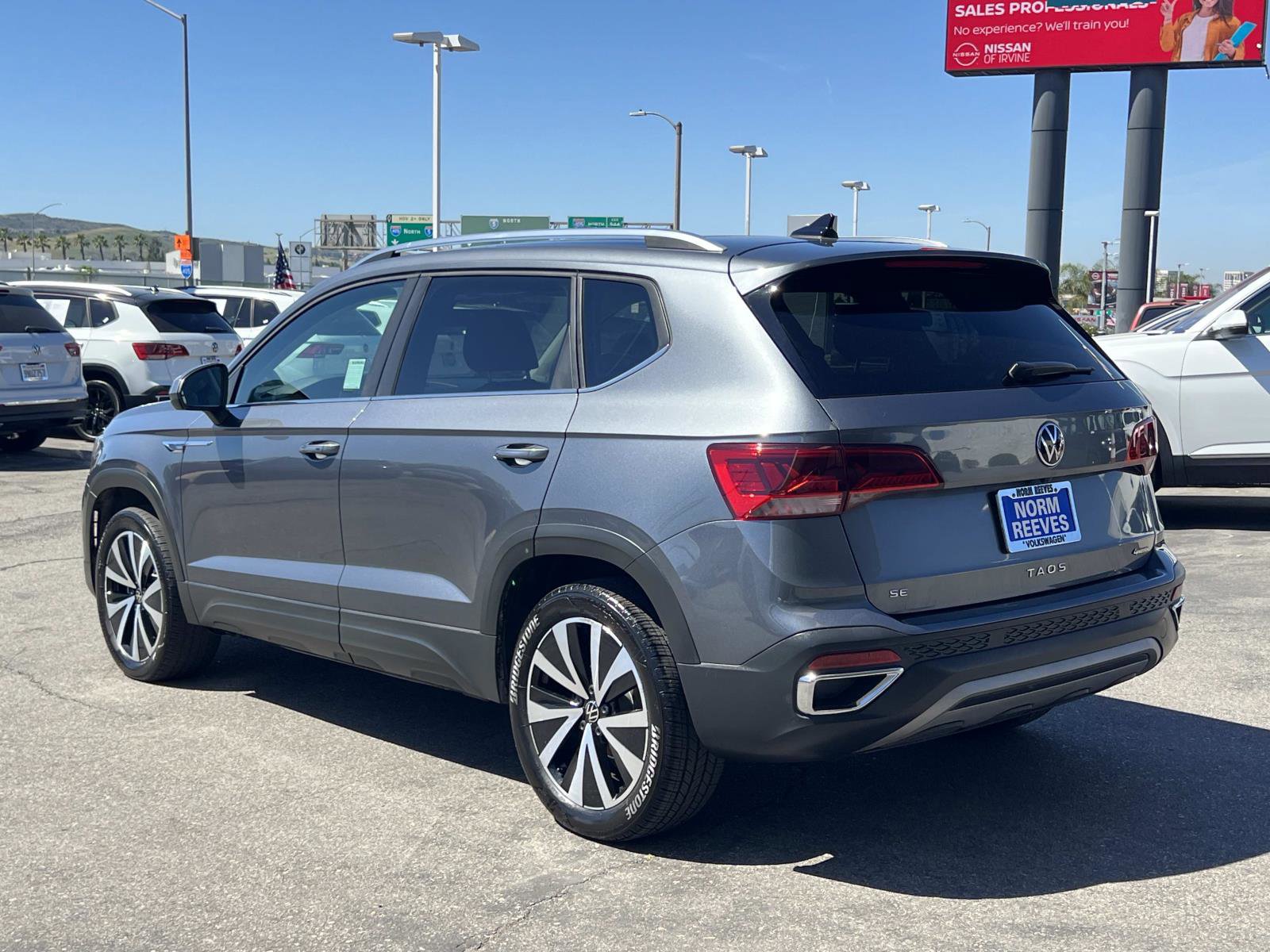 Certified 2023 Volkswagen Taos SE w/ Panoramic Sunroof Package image 3